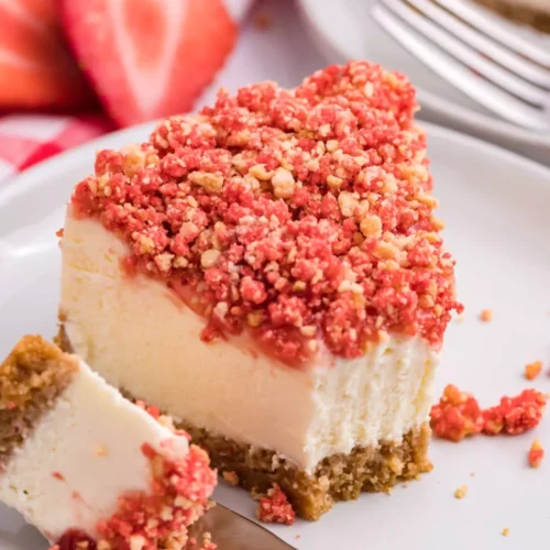 strawberry crunch cheesecake